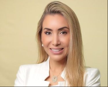 Christina Gadret: Ela é solar Christina Gadret: Ela é solar