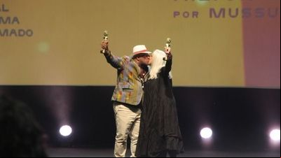 Ailton Graça e Vera Holtz vencem prêmio de Melhor Atriz e Melhor Ator no Festival de Cinema de Gramado Ailton Graça e Vera Holtz vencem prêmio de Melhor Atriz e Melhor Ator no Festival de Cinema de Gramado
