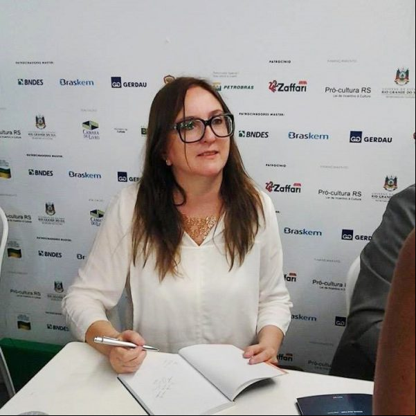 Valéria Ochôa: Pelas pessoas Valéria Ochôa: Pelas pessoas