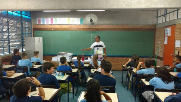 Editor de jornal de Canoas aborda importância da leitura para alunos da Capital Editor de jornal de Canoas aborda importância da leitura para alunos da Capital