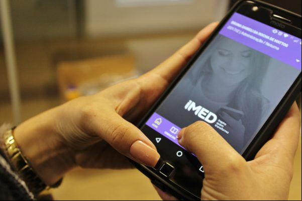 Aplicativo da Imed permite que alunos e professores se comuniquem Aplicativo da Imed permite que alunos e professores se comuniquem