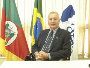 Roberto Cervo Melão: Um eterno aprendiz Roberto Cervo Melão: Um eterno aprendiz
