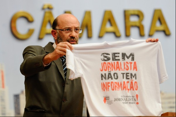 Milton Simas : Pelo que é certo Milton Simas : Pelo que é certo