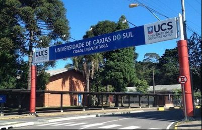 Universidade de Caxias do Sul recebe homenagem por seu cinquentenário Universidade de Caxias do Sul recebe homenagem por seu cinquentenário