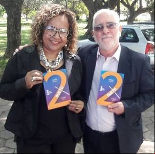 Flávio Dutra e Indaiá Dillenburg autografam 'Dueto' na Feira do Livro Flávio Dutra e Indaiá Dillenburg autografam 'Dueto' na Feira do Livro