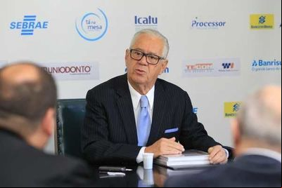 De forma poética, Luiz Coronel marca presença no Tá Na Mesa De forma poética, Luiz Coronel marca presença no Tá Na Mesa