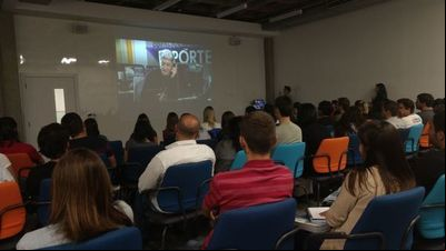 Estudantes participam de oficina com equipe do Profissão Repórter Estudantes participam de oficina com equipe do Profissão Repórter
