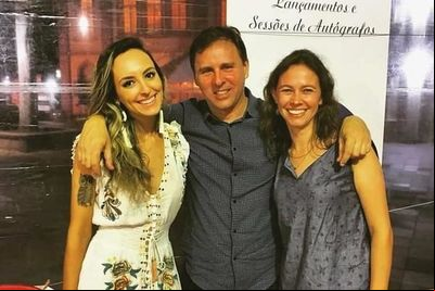 Livro de crônicas é organizado por docente da Universidade Franciscana Livro de crônicas é organizado por docente da Universidade Franciscana