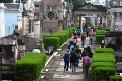 Caminhada orientada percorre cemitérios de Porto Alegre