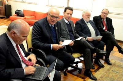 Universidades unem esforços para fomentar a inovação em Porto Alegre Universidades unem esforços para fomentar a inovação em Porto Alegre