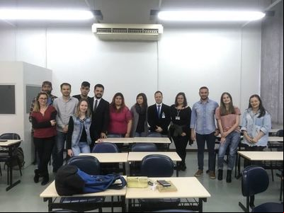 Alunos de Jornalismo da Feevale recebem instruções para cobertura da eleição Alunos de Jornalismo da Feevale recebem instruções para cobertura da eleição