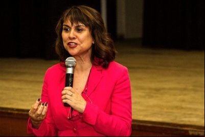 Professora do IPA apresenta artigo em Paris Professora do IPA apresenta artigo em Paris