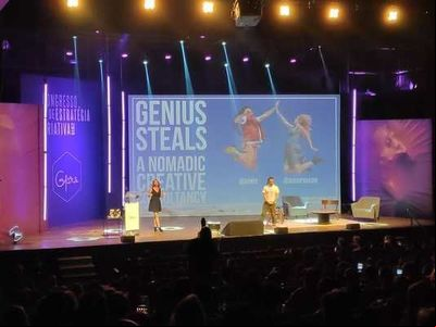 Atenção e como retê-la foi o mote da palestra de Faris e Rosie Yacob Atenção e como retê-la foi o mote da palestra de Faris e Rosie Yacob