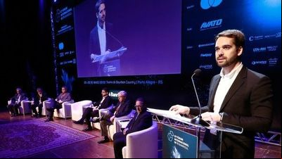 Eduardo Leite pretende tornar o governo totalmente digital até fim do mandato