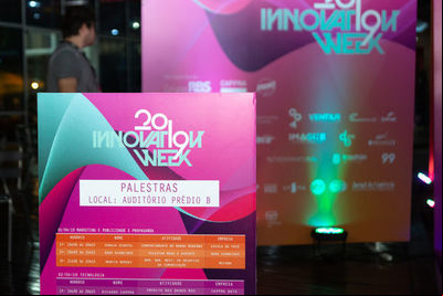 Alunos da ESPM-Sul produzem relatório da Innovation Week Alunos da ESPM-Sul produzem relatório da Innovation Week