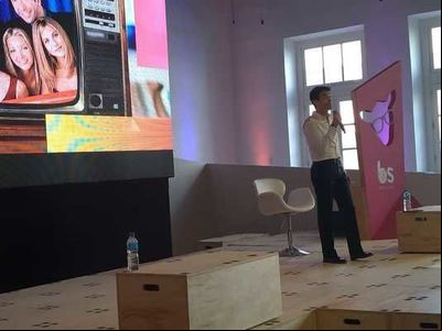 "Estamos cada vez mais solitários e infelizes", aponta fundador do Orkut "Estamos cada vez mais solitários e infelizes", aponta fundador do Orkut