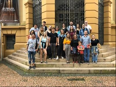 Redes sociais da Feira do Livro serão comandadas por alunos de Jornalismo da ESPM Redes sociais da Feira do Livro serão comandadas por alunos de Jornalismo da ESPM