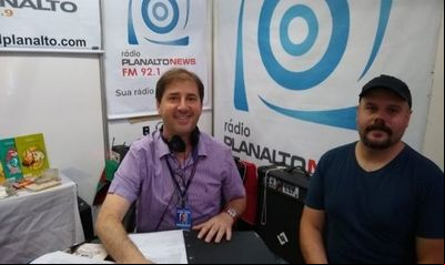 Rádio Planalto marca presença na Feira do Livro de o Fundo Rádio Planalto marca presença na Feira do Livro de o Fundo