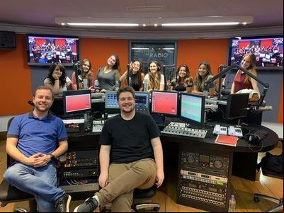 Estudantes de Jornalismo da ESPM-Sul visitam empresas de comunicação em SP Estudantes de Jornalismo da ESPM-Sul visitam empresas de comunicação em SP