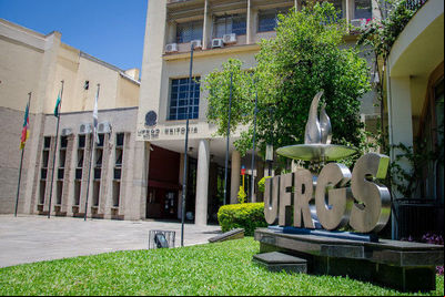 Ufrgs comemora 85 anos com atividades no Centro Cultural Ufrgs comemora 85 anos com atividades no Centro Cultural