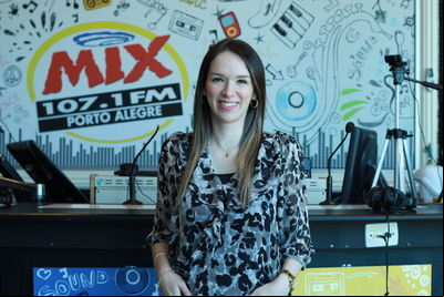 Mix FM POA apresenta nova integrante