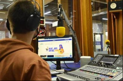 Unijuí FM celebra aniversário com série de depoimentos da comunidade Unijuí FM celebra aniversário com série de depoimentos da comunidade