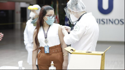 Unisinos começa a vacinar todos os colaboradores contra a Covid-19 Unisinos começa a vacinar todos os colaboradores contra a Covid-19