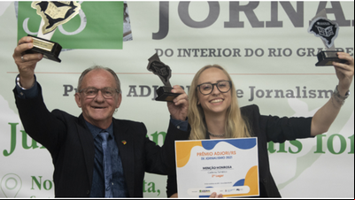 Veículo A Gazeta recebe o troféu Jornal de Ouro 2021 no 4º Prêmio Adjori Veículo A Gazeta recebe o troféu Jornal de Ouro 2021 no 4º Prêmio Adjori