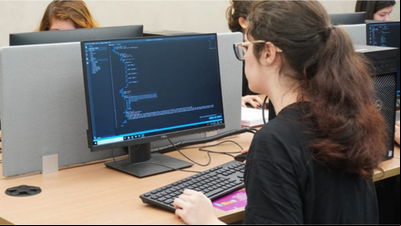 Estudantes e formados podem concorrer a bolsas para curso de Programação Web Estudantes e formados podem concorrer a bolsas para curso de Programação Web