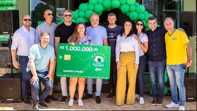 Presidente da Lebes entrega prêmio da campanha 'Bolão Premiado' Presidente da Lebes entrega prêmio da campanha 'Bolão Premiado'