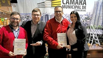 Livro da Câmara de Vereadores de Caxias trata da relação entre o Legislativo e a UAB Livro da Câmara de Vereadores de Caxias trata da relação entre o Legislativo e a UAB