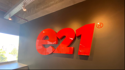 Agência e21: Décadas de rock 'n' roll nas veias