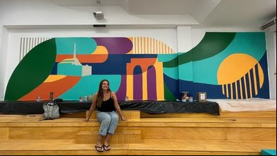 Artista visual gaúcha pinta murais no Colégio Anglo Porto Alegre Artista visual gaúcha pinta murais no Colégio Anglo Porto Alegre
