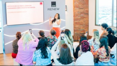 Avon Renew apresenta ativos utilizados nos produtos de skincare Avon Renew apresenta ativos utilizados nos produtos de skincare