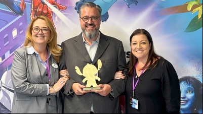 Editora Culturama recebe prêmio da Disney por dez anos de parceria Editora Culturama recebe prêmio da Disney por dez anos de parceria