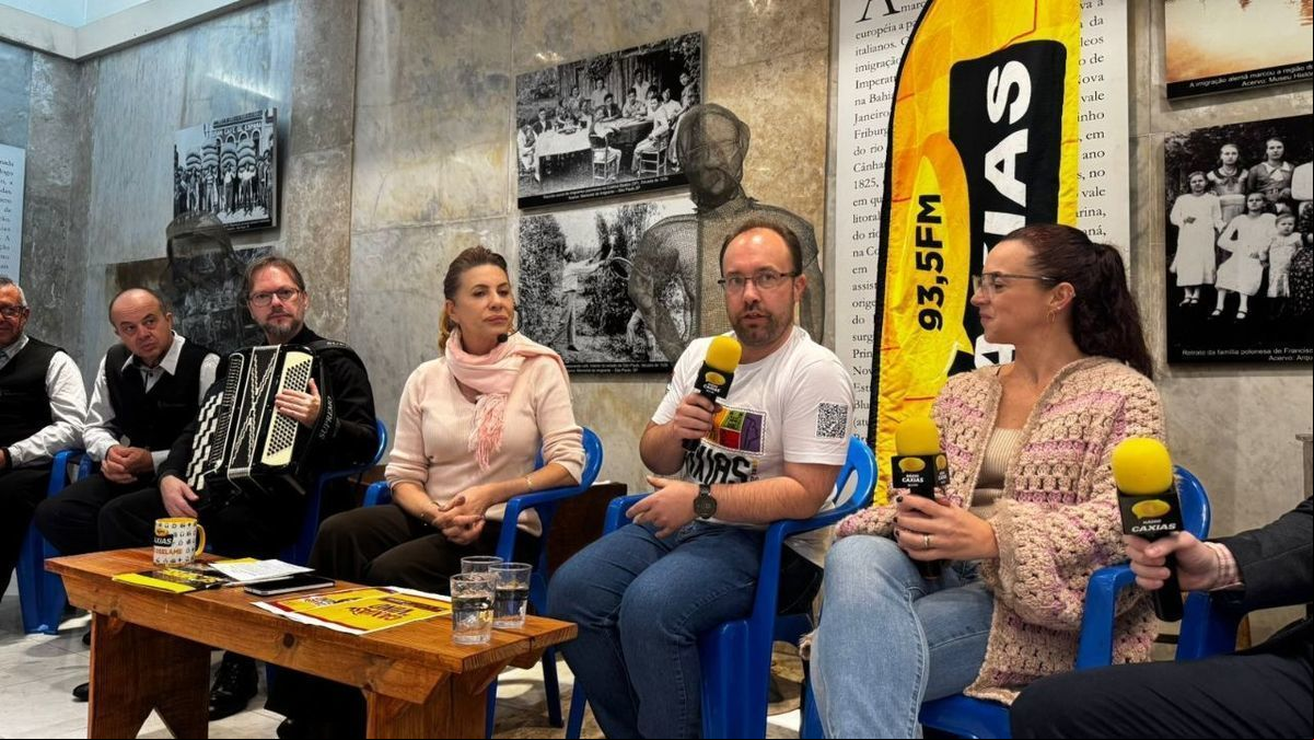 Transmissão de programas da Rádio Caxias é realizada direto do Monumento Nacional ao Imigrante